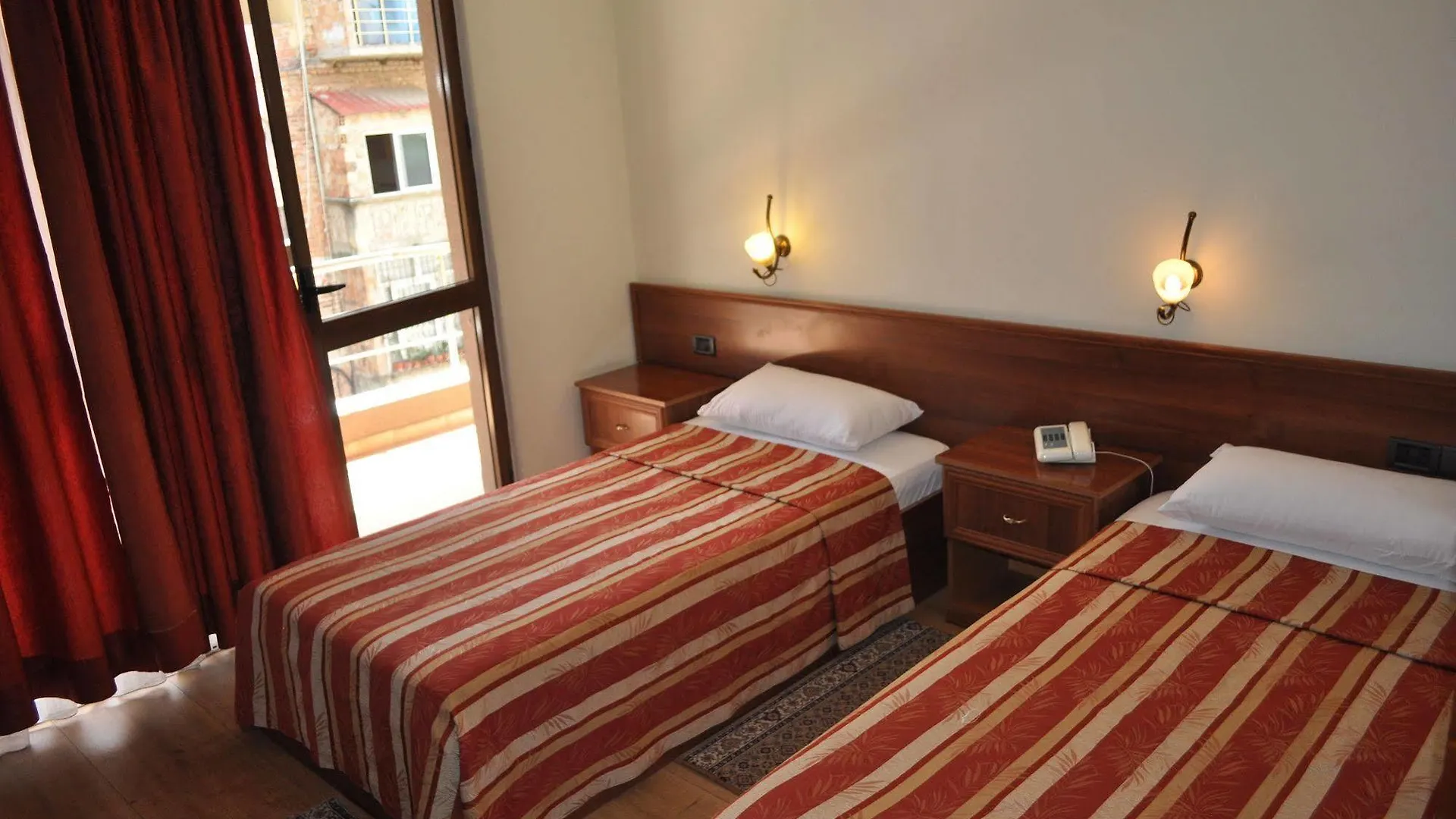 Broadway Hotel Tirana 4*,
